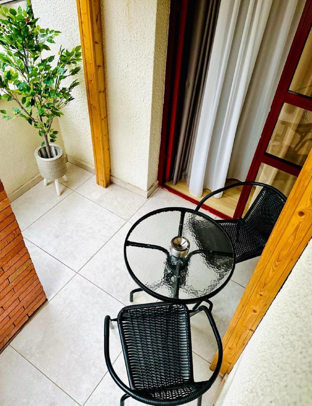 Hotel Well Inn Tbilisi Ngoại thất bức ảnh