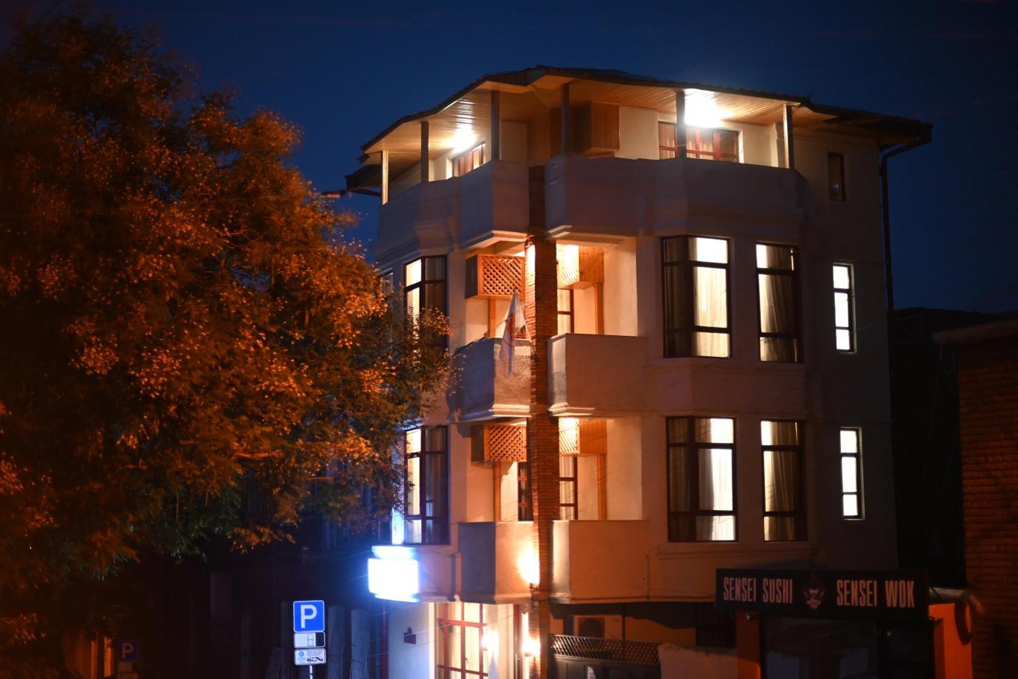 Hotel Well Inn Tbilisi Ngoại thất bức ảnh