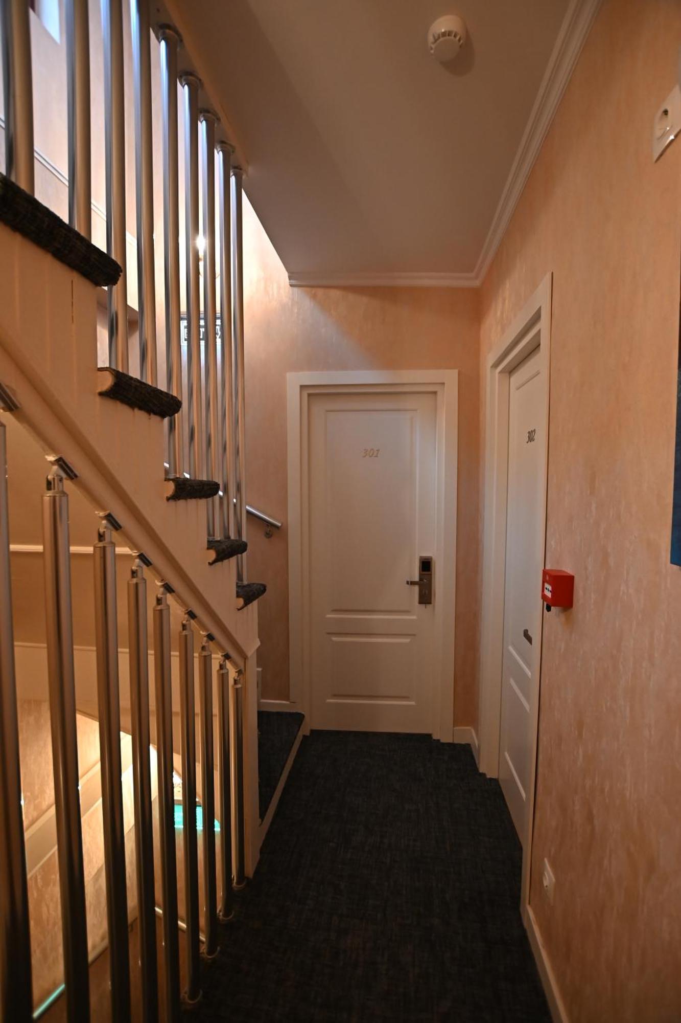 Hotel Well Inn Tbilisi Ngoại thất bức ảnh