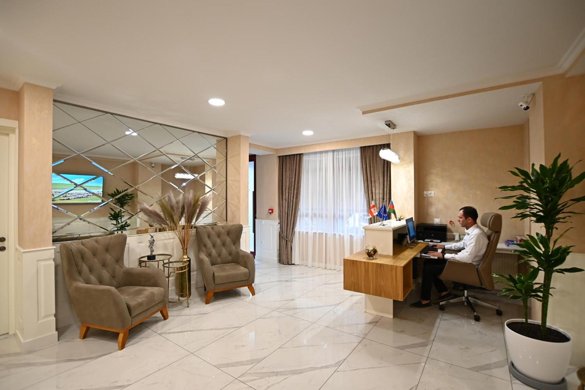 Hotel Well Inn Tbilisi Ngoại thất bức ảnh