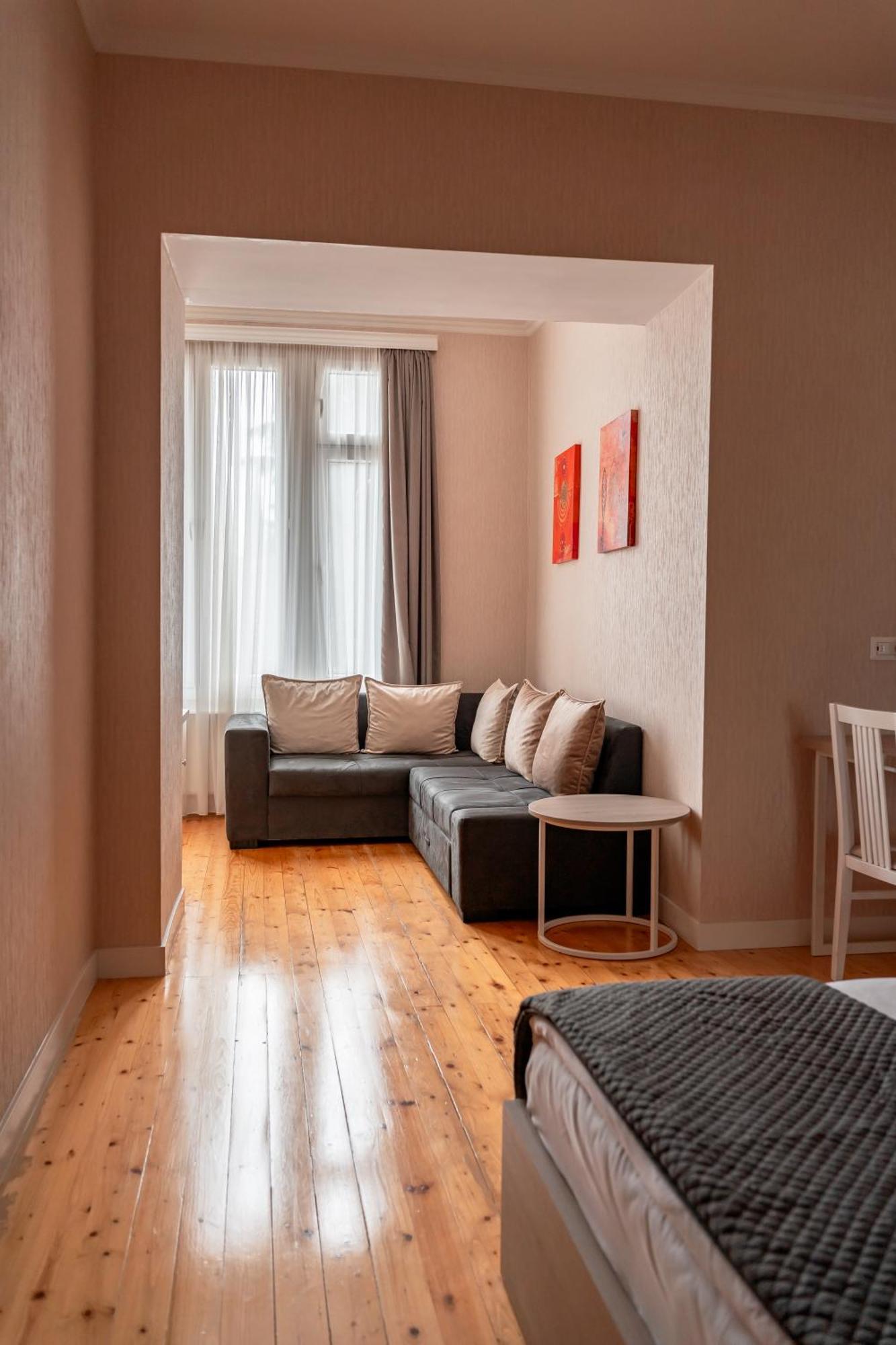 Hotel Well Inn Tbilisi Ngoại thất bức ảnh