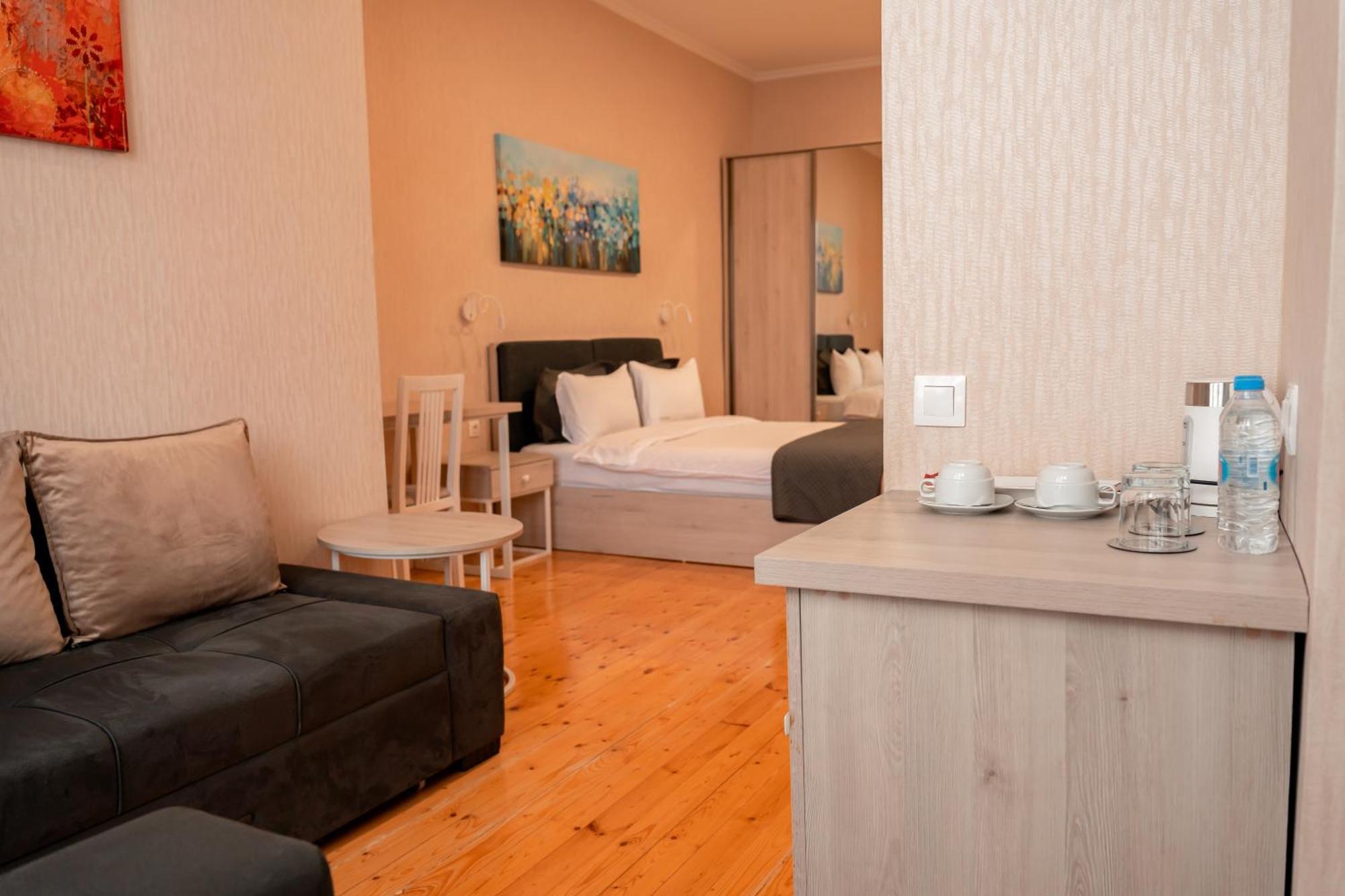 Hotel Well Inn Tbilisi Ngoại thất bức ảnh