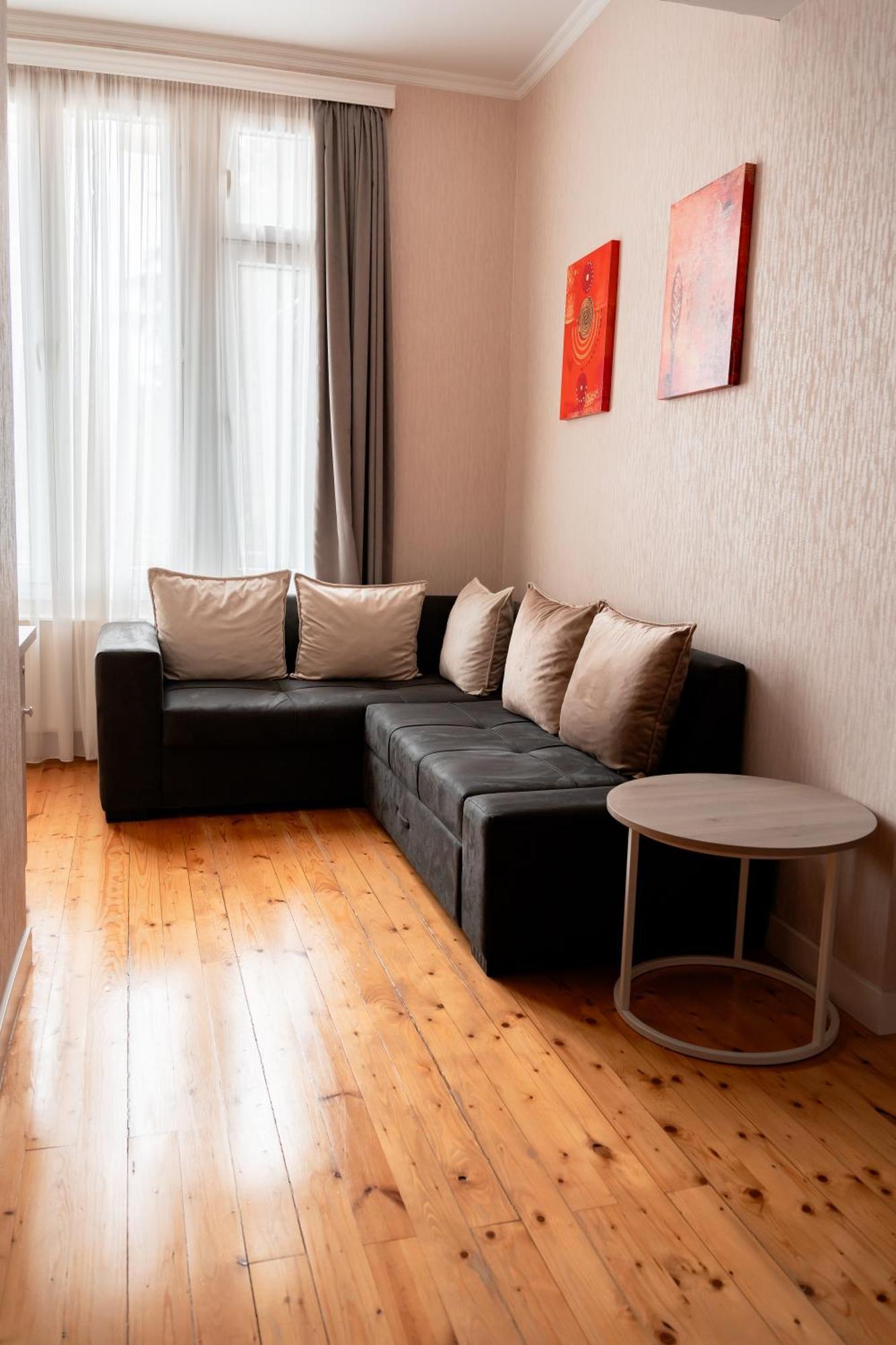 Hotel Well Inn Tbilisi Ngoại thất bức ảnh