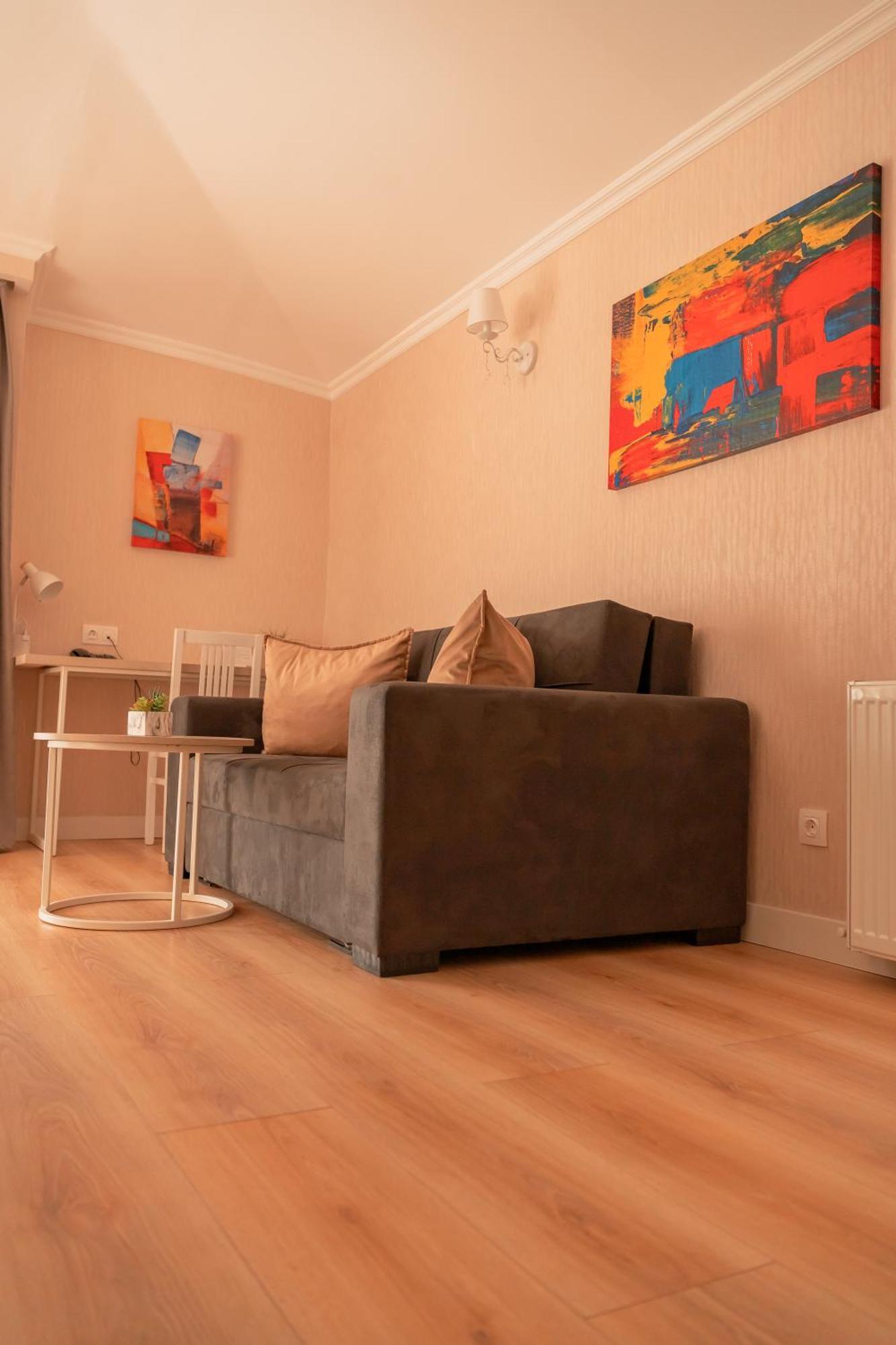 Hotel Well Inn Tbilisi Ngoại thất bức ảnh