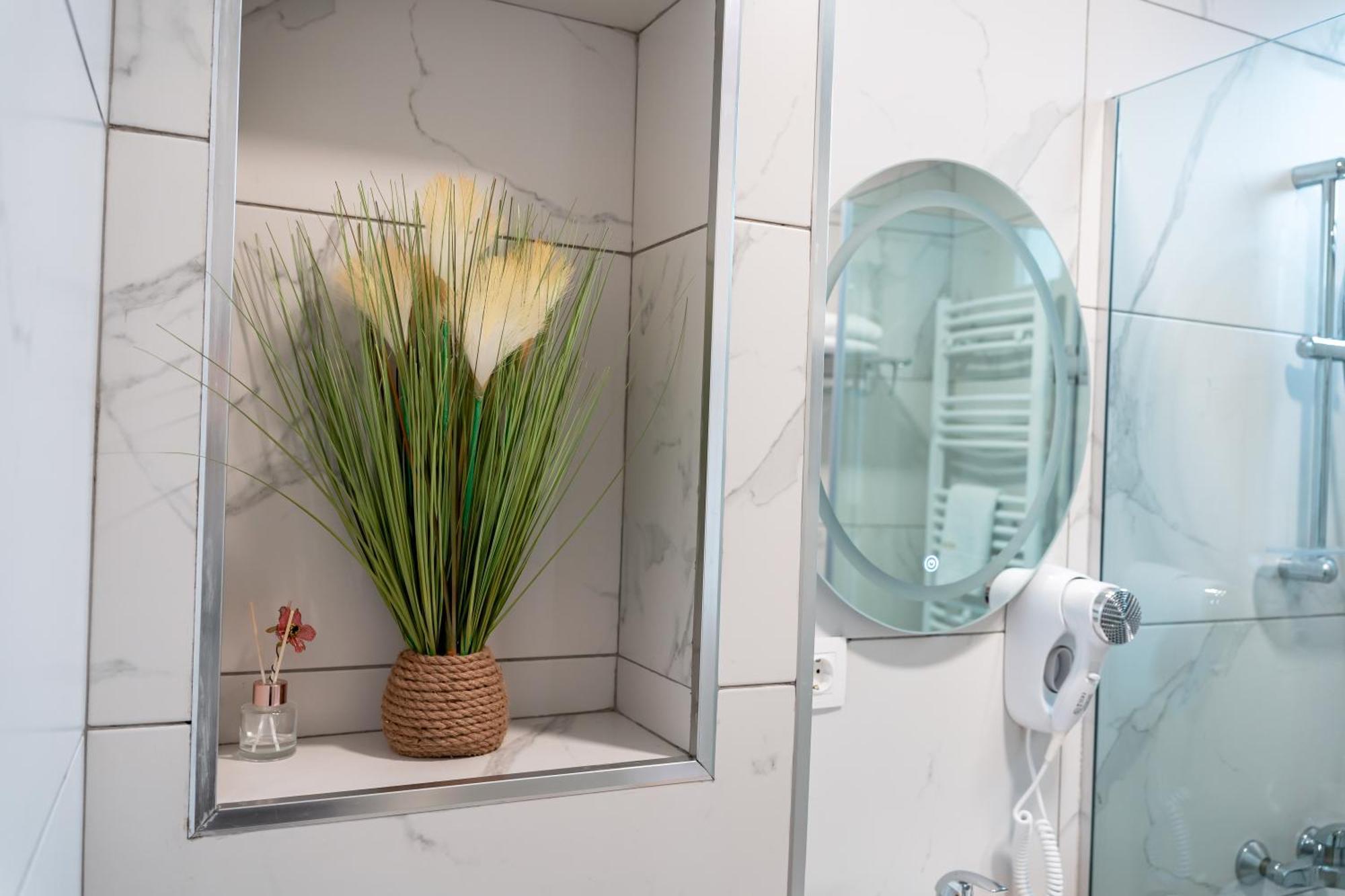 Hotel Well Inn Tbilisi Ngoại thất bức ảnh
