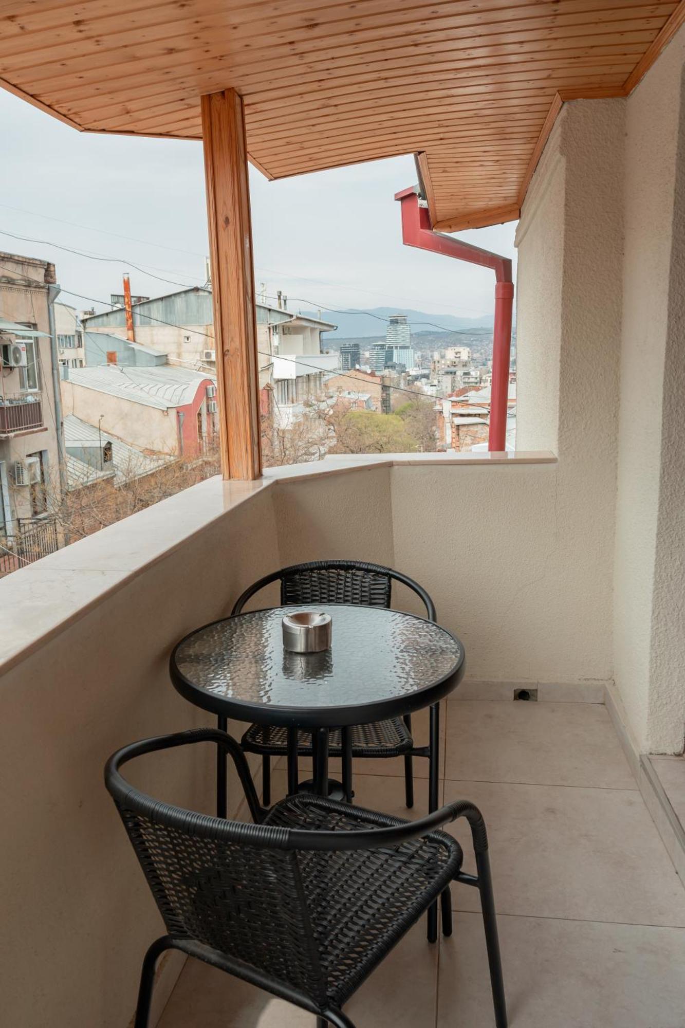 Hotel Well Inn Tbilisi Ngoại thất bức ảnh